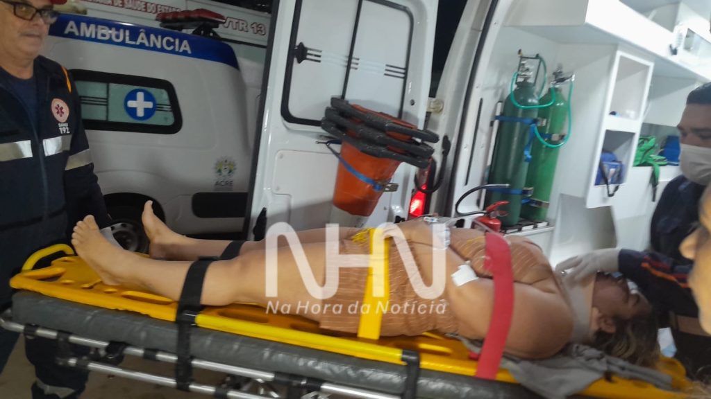 Três pessoas ficam feridas após colisão entre motocicletas em Rio Branco