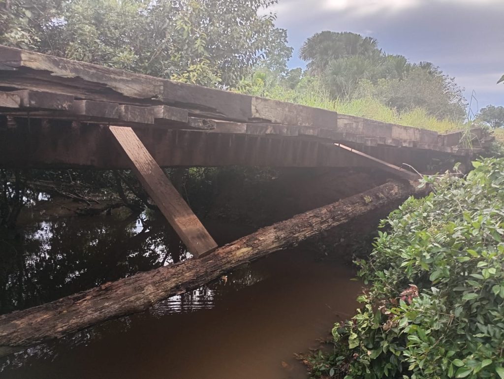 Ayache anuncia que moradores percorrem mais de 5 km por falta de trafegabilidade em ponte do Quixadá