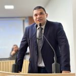 Vereador Fábio Araújo protocola PL para regulamentar serviço de moto-uber Vereador Fábio Araújo protocola PL para regulamentar serviço de moto-uber