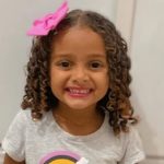 Criança cai em creche, sofre traumatismo e é colocada para dormir