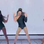 De volta à Globo após 17 anos, Rodrigo Faro faz striptease e performa Beyoncé no 'Domingão'; veja De volta à Globo após 17 anos, Rodrigo Faro faz striptease e performa Beyoncé no 'Domingão'; veja