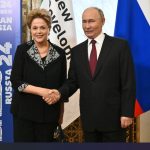 Dilma está internada em hospital de Xangai, sem gravidade, diz líder do governo na Câmara