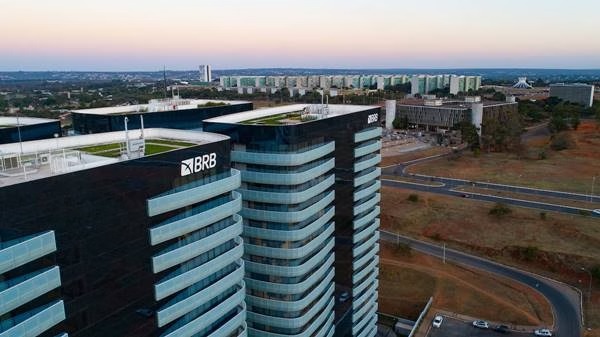 Ações do BRB têm alta de 100% após anúncio de compra do Banco Master Ações do BRB têm alta de 100% após anúncio de compra do Banco Master