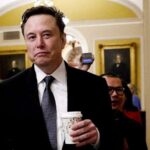 Elon Musk paga 100 dólares a eleitores para que assinem petição contra 'juízes ativistas' em Wisconsin Elon Musk paga 100 dólares a eleitores para que assinem petição contra 'juízes ativistas' em Wisconsin