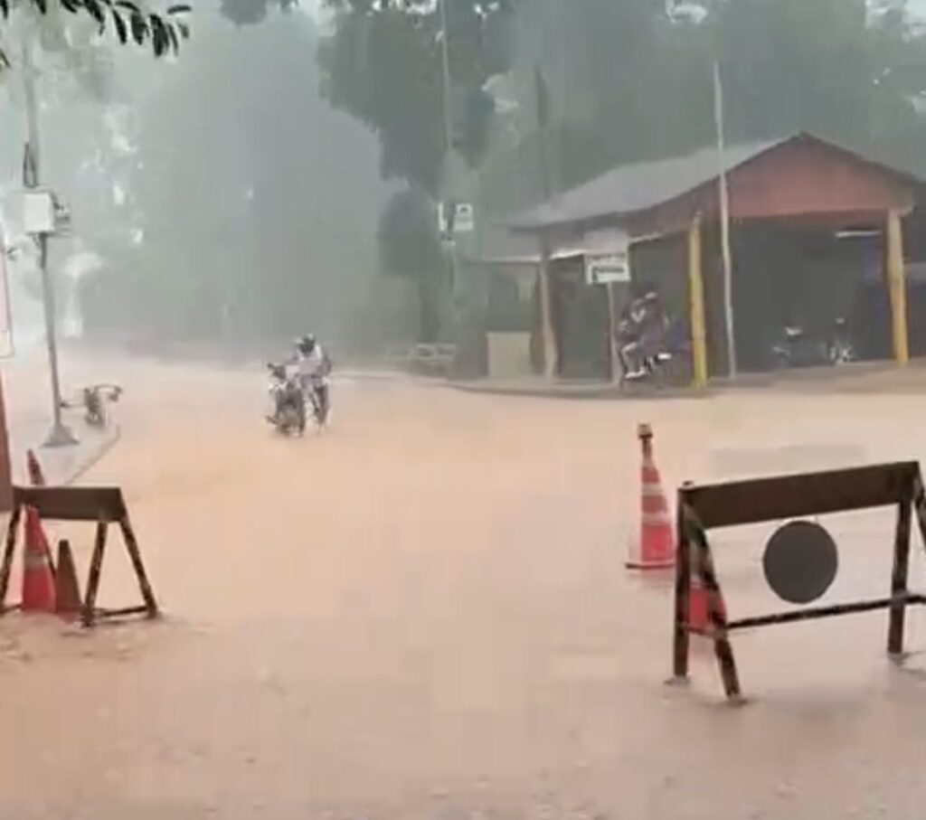Temporal causa alagamentos na fronteira entre Acre e Bolívia