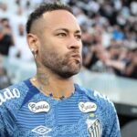 Modelo responde pergunta sobre desempenho de Neymar: 'Duas músicas, acabou o show' Modelo responde pergunta sobre desempenho de Neymar: 'Duas músicas, acabou o show'