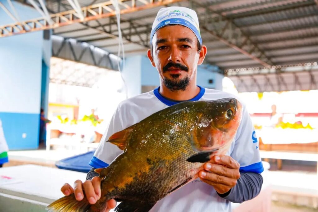 Mais de 7 toneladas de peixe são comercializadas na Feira de Cruzeiro do Sul