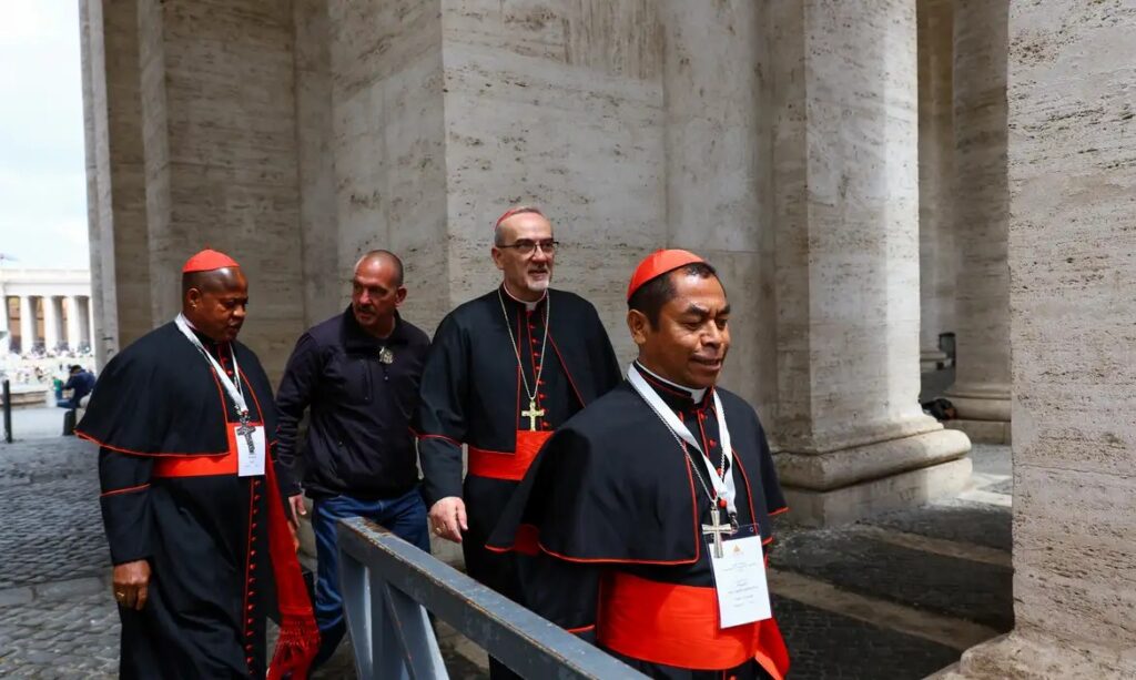 Cardeais que votam no conclave estão em Roma, diz Vaticano