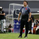 Fernando Diniz acerta retorno ao Vasco e assina até 2026 Fernando Diniz acerta retorno ao Vasco e assina até 2026