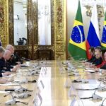 Em reunião em Moscou, Lula critica política de taxação de Trump e reforça parceria com Putin