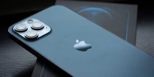 Você sabe para que serve o ponto preto que fica ao lado da câmera do celular?