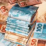 Salário mínimo sobe para R$ 2.099,27 após novo reajuste do Governo Salário mínimo sobe para R$ 2.099,27 após novo reajuste do Governo