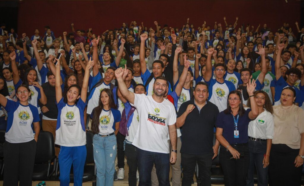 “Estudar transforma sonhos em realidade”, diz Nicolau Júnior durante abertura da Oficina Redação Nota Mil em Cruzeiro do Sul