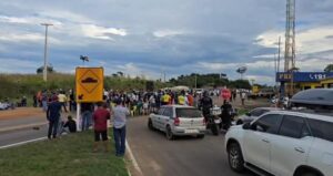 Protesto em Xapuri: bloqueios intermitentes paralisam estrada em reivindicação contra operação do ICMBio