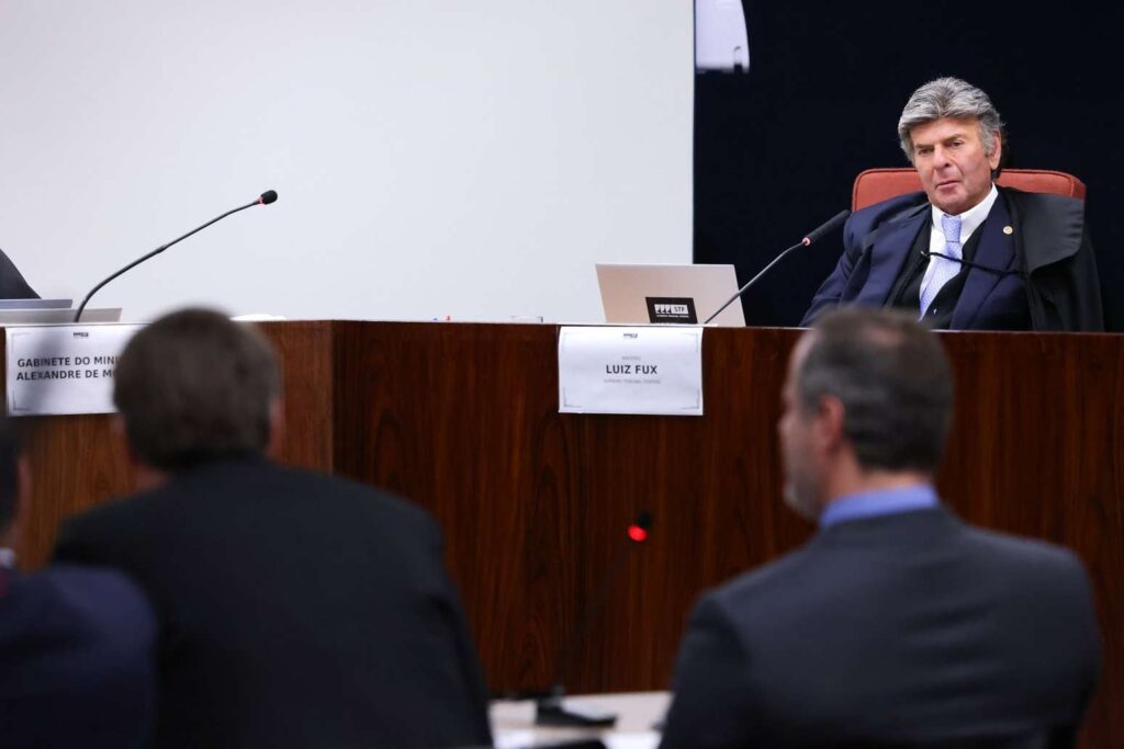 Fux tem até as 23h59 para votar sobre medidas contra Bolsonaro; ministro do STF é o único que ainda não se manifestou