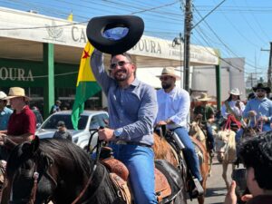Gladson Cameli lidera última Cavalgada como governador do Acre, marcando os 50 anos da Expoacre