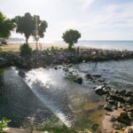 Manchas no mar de Fortaleza: o que pode estar sujando a água e de quem é a responsabilidade? Manchas no mar de Fortaleza: o que pode estar sujando a água e de quem é a responsabilidade?