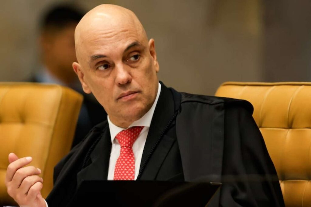 Moraes abre prazo para PGR avaliar resposta de Bolsonaro sobre medidas cautelares