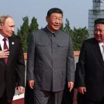 Diálogo inusitado sobre imortalidade e poder militar marcam encontro de Xi, Putin e Kim em Pequim Diálogo inusitado sobre imortalidade e poder militar marcam encontro de Xi, Putin e Kim em Pequim