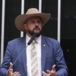 Zé Trovão é condenado a indenizar em R$ 50 mil ex-companheira por danos morais Zé Trovão é condenado a indenizar em R$ 50 mil ex-companheira por danos morais