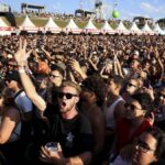 Mulher perde processo trabalhista após ir em festival com atestado médico Mulher perde processo trabalhista após ir em festival com atestado médico