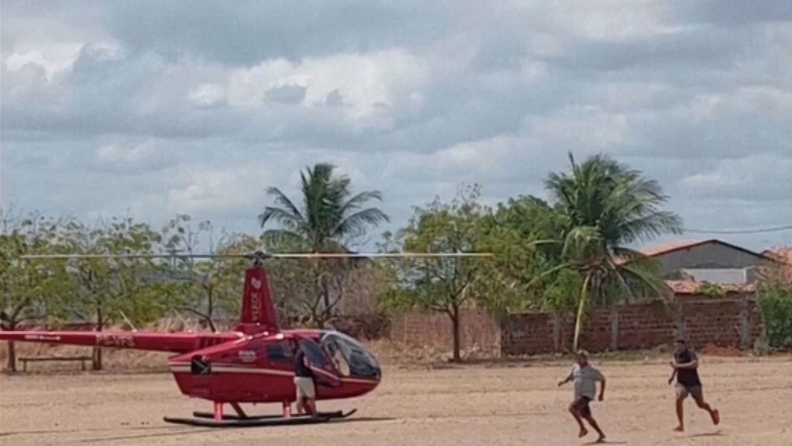 CE: helicóptero realiza pouso de emergência e passageiros são assaltados no solo CE: helicóptero realiza pouso de emergência e passageiros são assaltados no solo