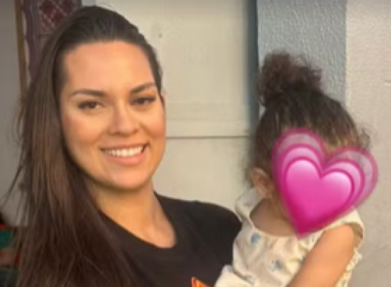 Bebê de 1 ano 11 meses é resgatada por policial de folga após ser esquecida em carro por 2 horas Bebê de 1 ano 11 meses é resgatada por policial de folga após ser esquecida em carro por 2 horas