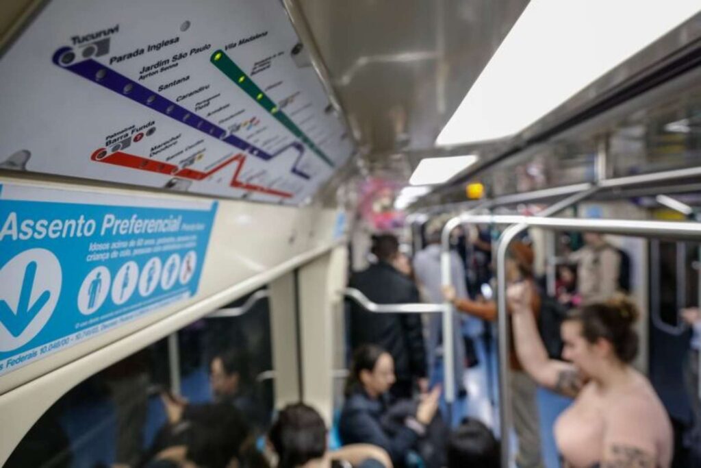 Quatro linhas de Metrô de SP passam a operar 24h aos sábados; veja quais