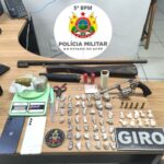 Operação do GIRO do 5º BPM prende suspeitos armados e apreende drogas em Assis Brasil