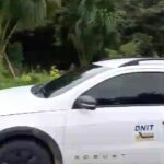 PRF e Dnit atuam na BR-364, em risco de desabamento em Cruzeiro do Sul; veículos e passageiros ficam presos no trânsito