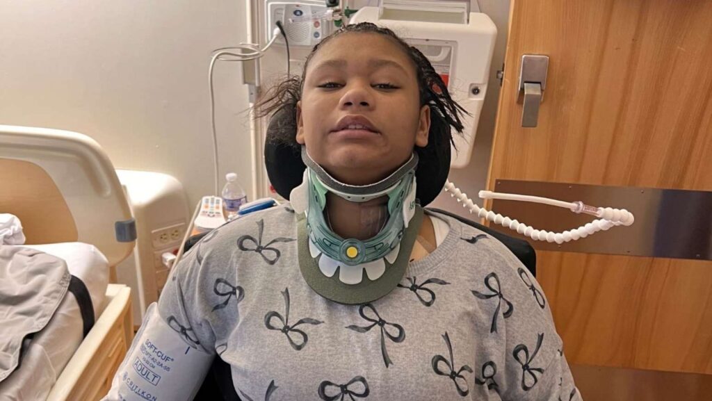 Adolescente de 16 anos fica tetraplégica em acidente com cama elástica em parque