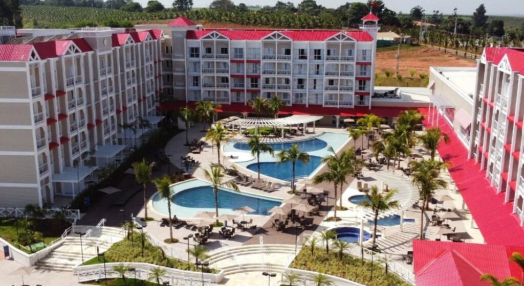 Hóspede morre engasgado com melancia em resort no interior de São Paulo