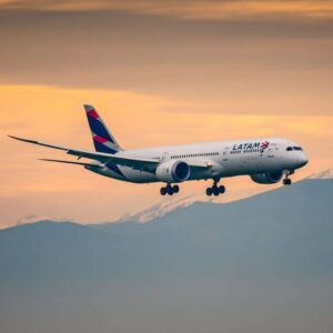 Avião faz pouso de emergência após explosão de carregador portátil em Ribeirão Preto