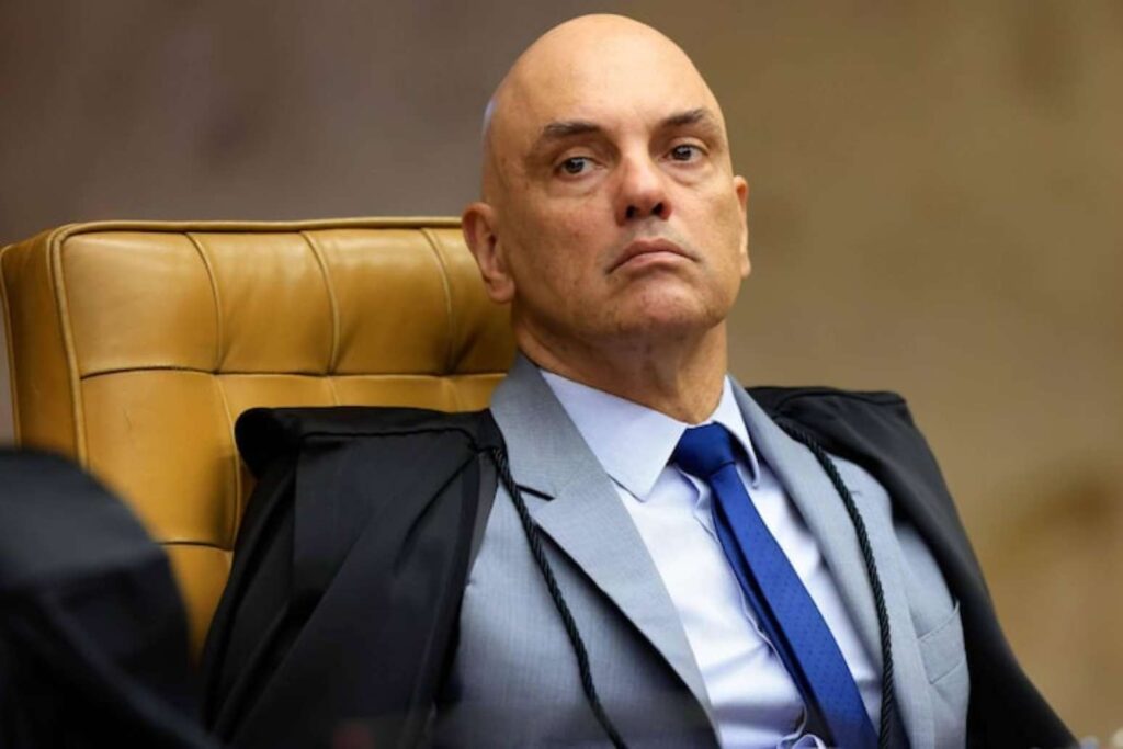 Moraes barra visita de Valdemar Costa Neto e Magno Malta a Bolsonaro
