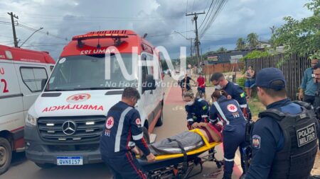 Ciclista supostamente alcoolizado cai de bicicleta em ladeira e fica ferido após bater a cabeça no asfalto