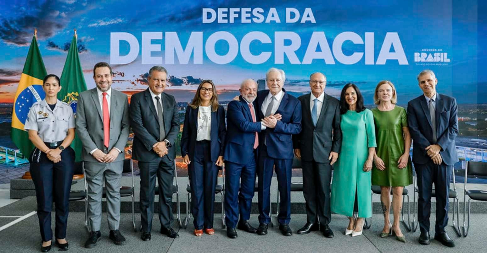 Lula veta integralmente redução de pena para Bolsonaro e condenados em ato sobre 8/1