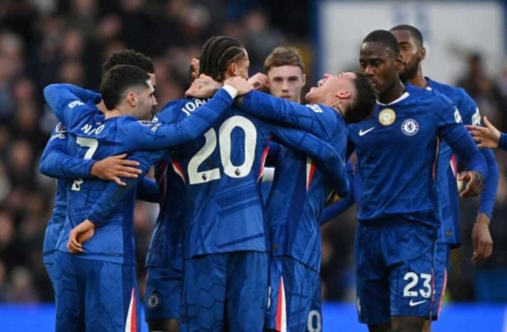 Mesmo sem Estêvão, Chelsea vence Brentford com gol brasileiro