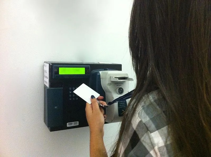 Fim da escala 6×1: como fica a situação de quem trabalha 12×36