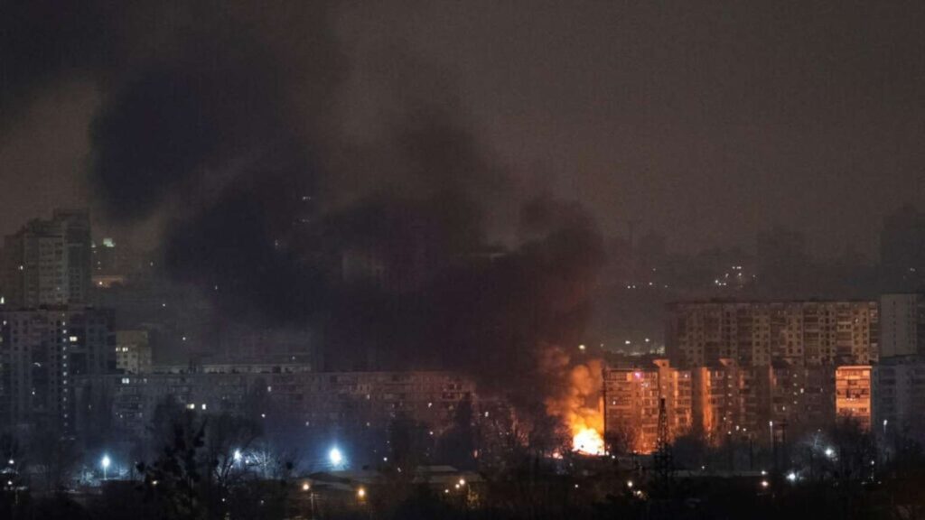 Rússia intensifica ataques com drones à Ucrânia em meio a discussões de paz em Abu Dhabi