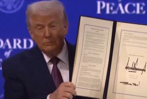 Trump lança Conselho da Paz em Gaza, critica ONU, mas prega diálogo