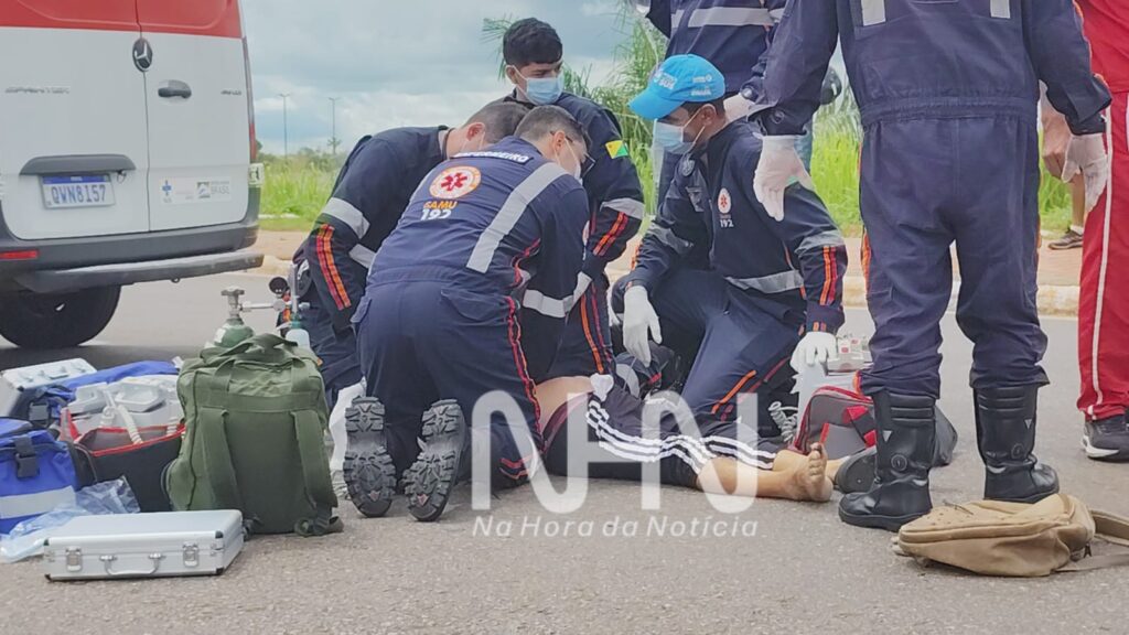 Idoso morre após colisão entre motocicleta e caminhonete na Via Chico Mendes
