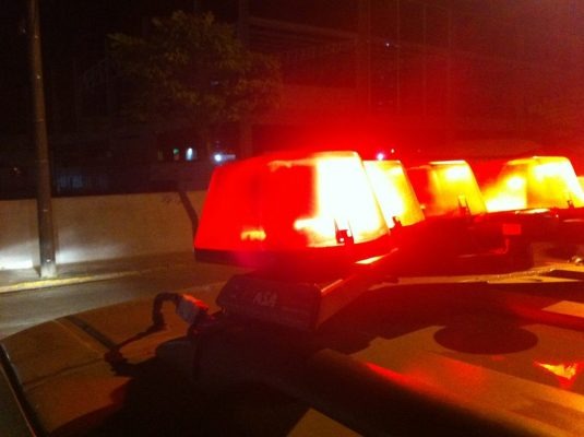 Assalto a residência em Cruzeiro do Sul termina com luta e disparo; médico é atendido por lesão