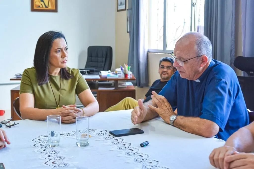 Governadora em exercício reafirma parcerias entre governo do Acre e Diocese de Cruzeiro do Sul