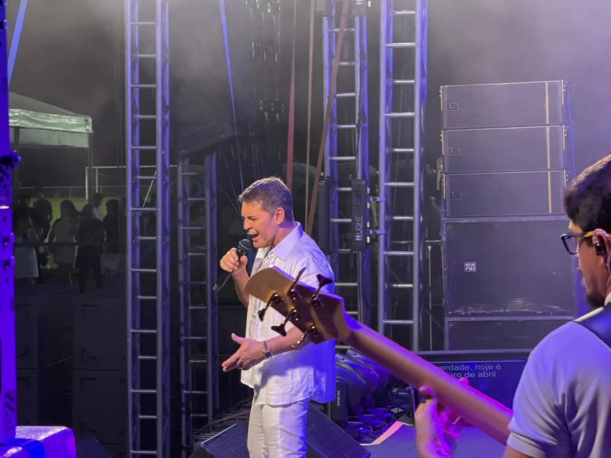Eduardo Costa encanta multidão no Réveillon de Cruzeiro do Sul; festa foi até o amanhecer