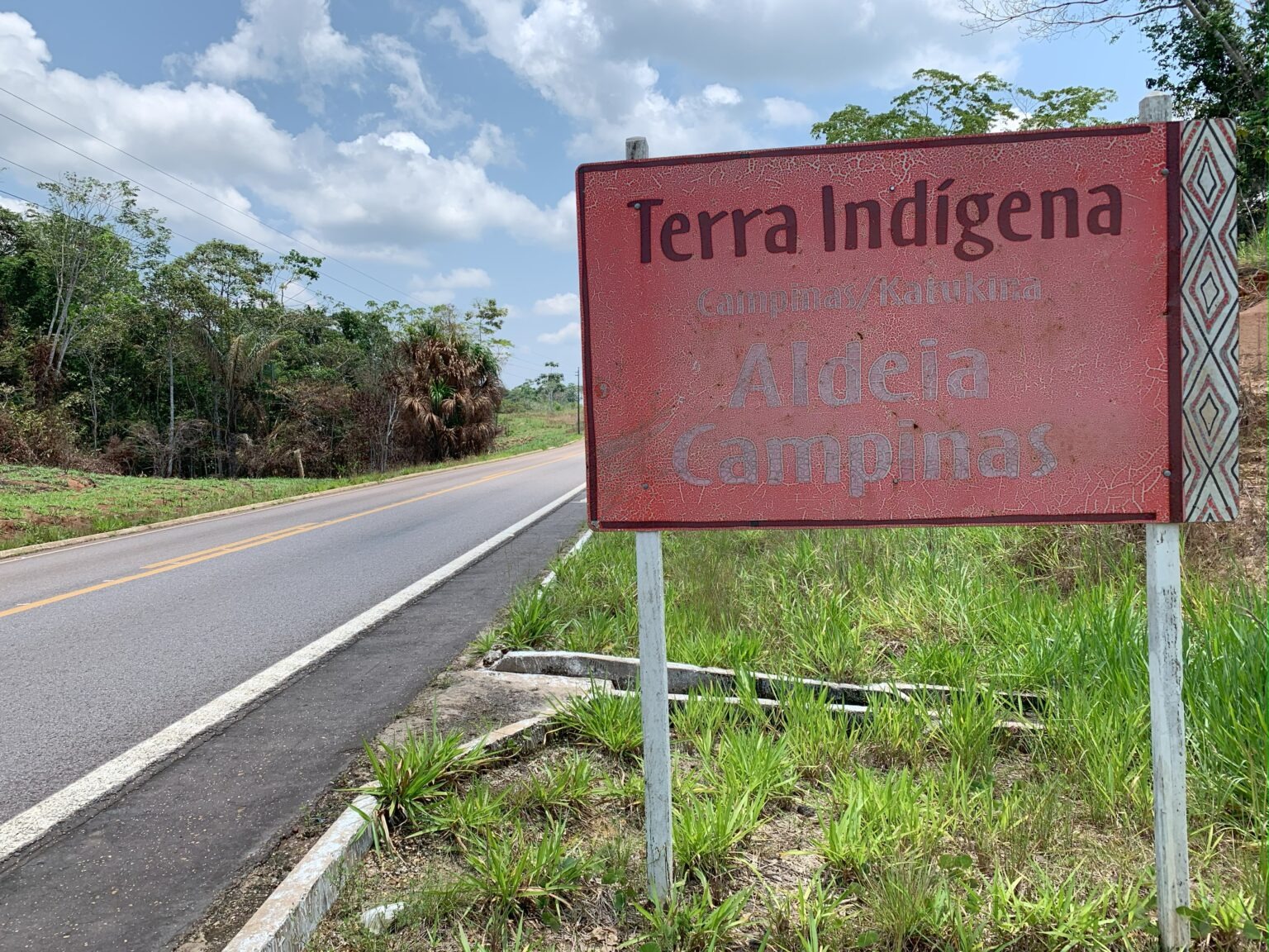 Seis indígenas Katukinas ficam feridos em colisão entre motocicletas na BR-364, em Cruzeiro do Sul