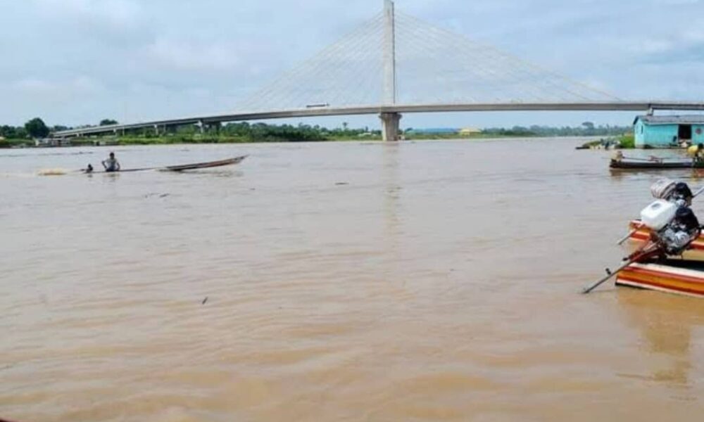 Rio Juruá sobe em Cruzeiro do Sul e fica a 74 cm da cota de alerta
