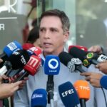 Ex-presidente Bolsonaro sofre queda e tem traumatismo craniano leve; médico aponta suspeita de interação entre medicamentos