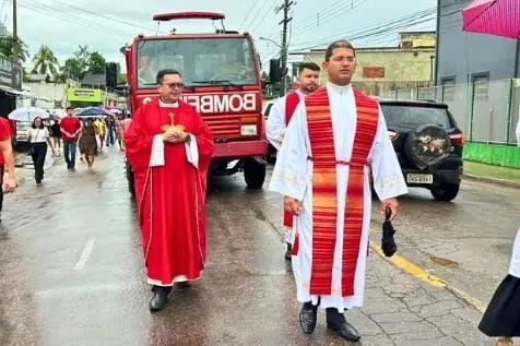 Fé supera chuva em procissão de São Sebastião no bairro Aviário