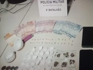 PM desmantela boca de fumo na parte alta de Rio Branco e prende quatro traficantes