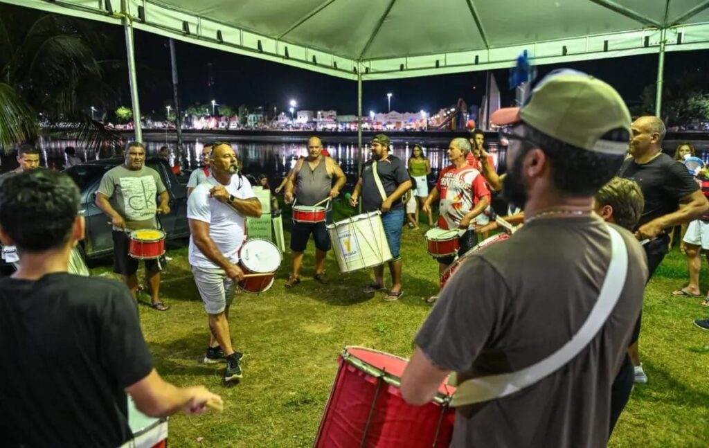 Sambase leva história do Acre para as ruas: 400 integrantes homenageiam Revolução Acreana no carnaval